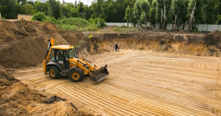 Разработка котлована Дубна стоимость за от 560 руб. м3 - заказать работы по копке и рытью котлованов | траншей 